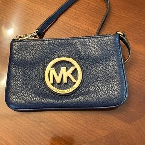 MICHAEL KORS WRISTLET. NAVY. NWOT